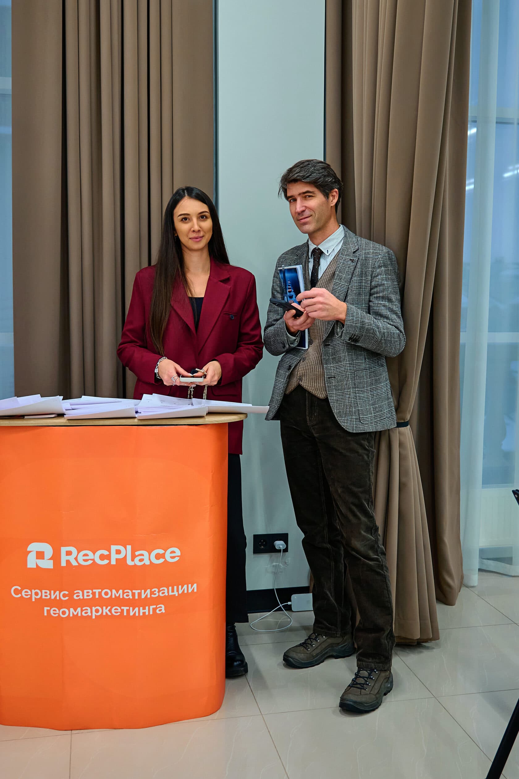 Участники у стойки RecPlace